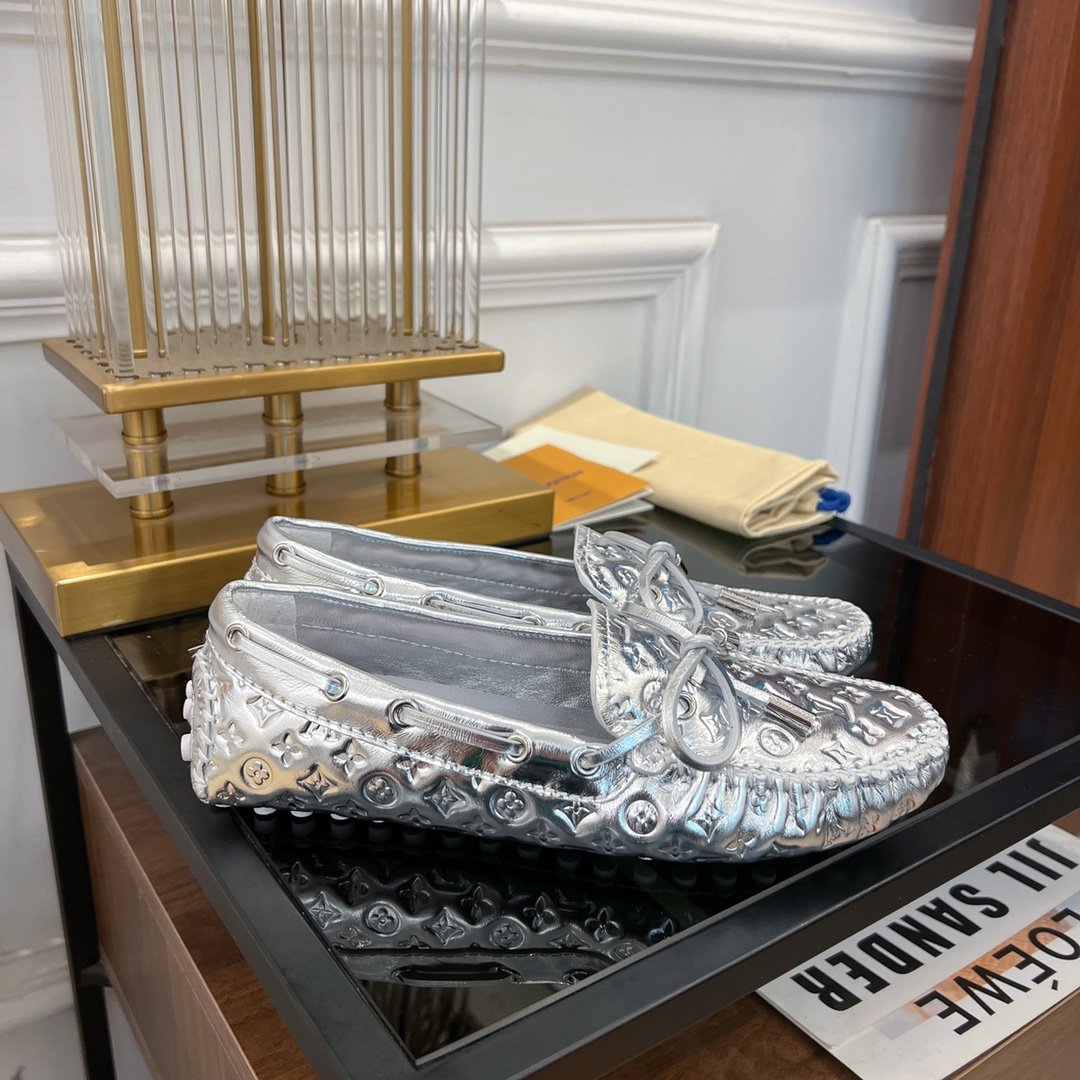 LV GLORIA FLAT LOAFER LOGO STAMPING SILVER