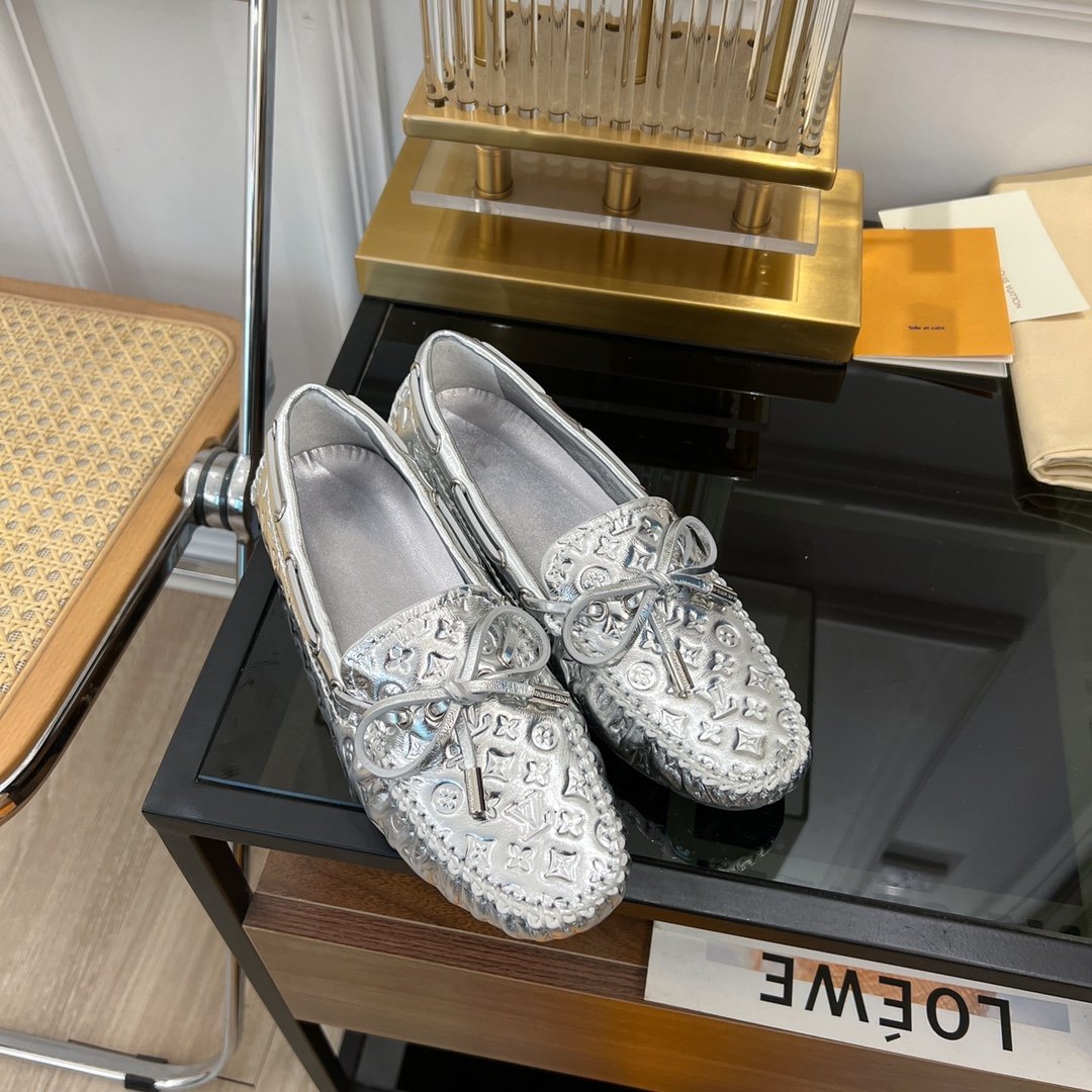LV GLORIA FLAT LOAFER LOGO STAMPING SILVER