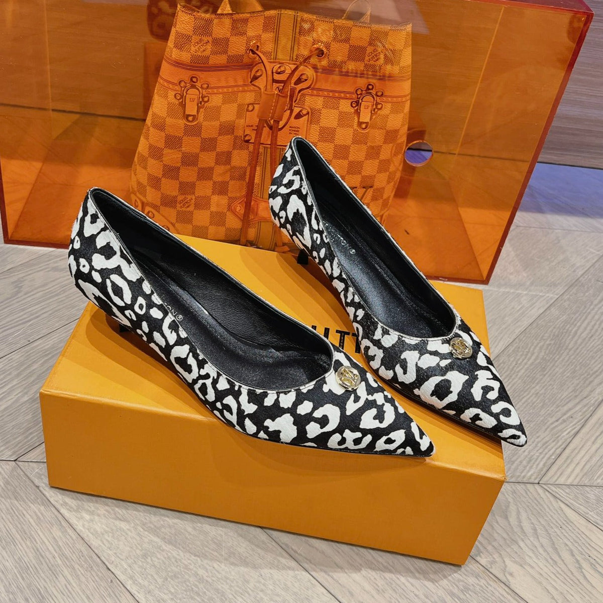 LV SINGLE LOW HEEL PUMP WHITE LEOPARD