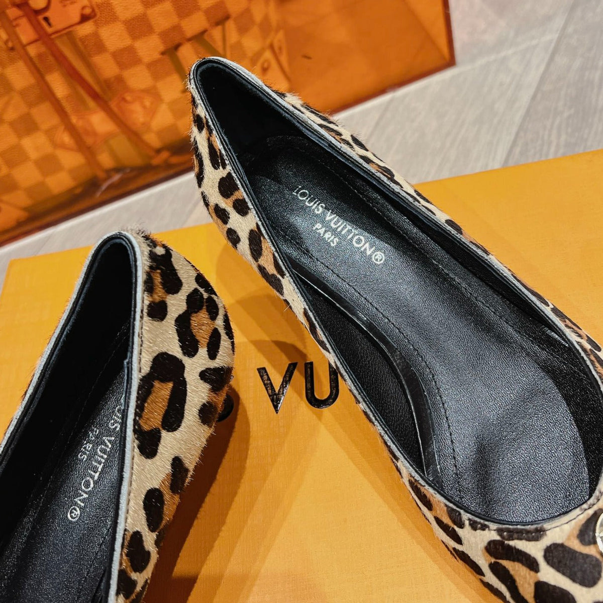 LV SINGLE LOW HEEL PUMP YELLOW LEOPARD