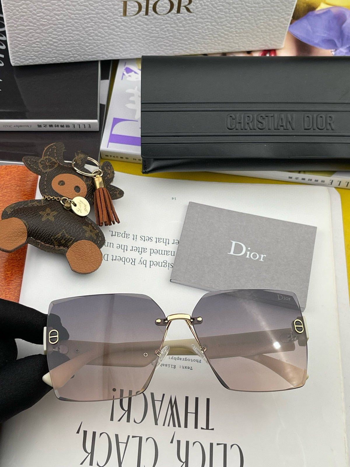 MONTAIGNE SQUARE SUNGLASS CD7159 IN ACETATE