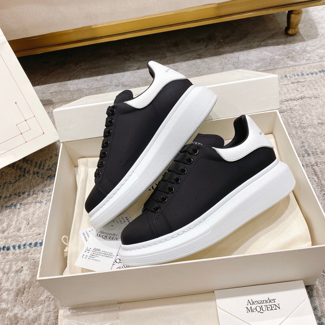 Sneakers & Shoes