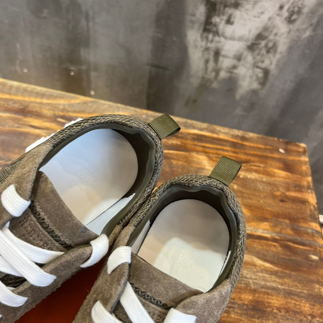 HERM Sneakers