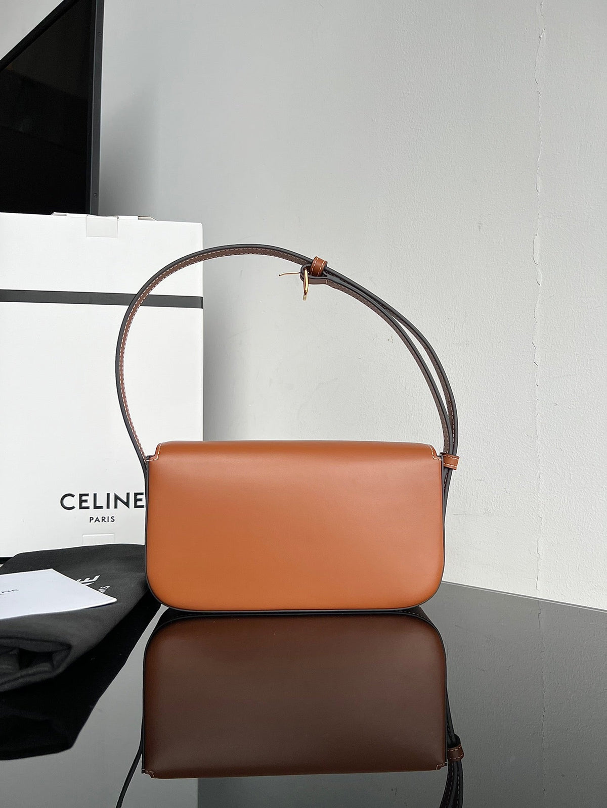 CEL Triomphe Hobo