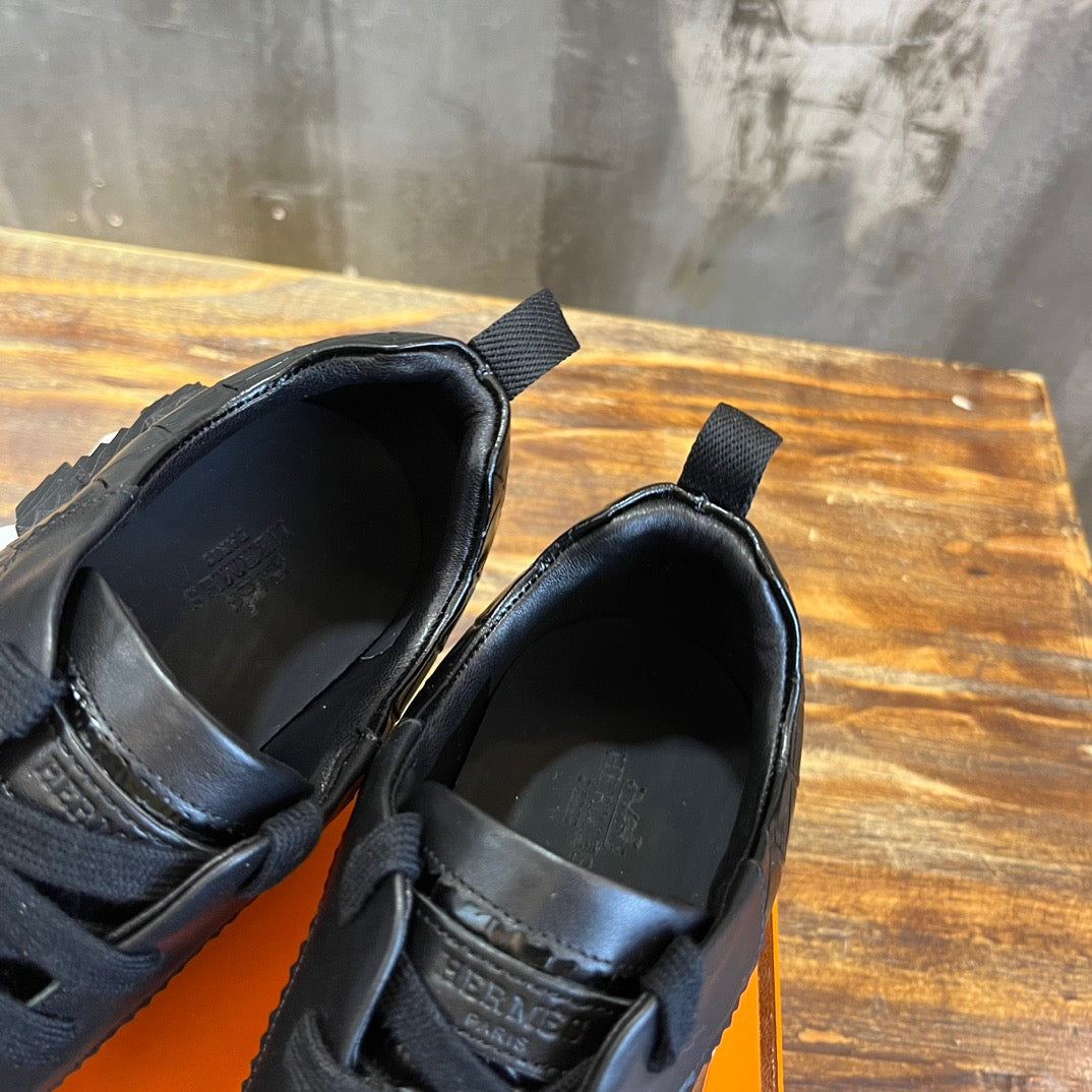 HERM Sneakers
