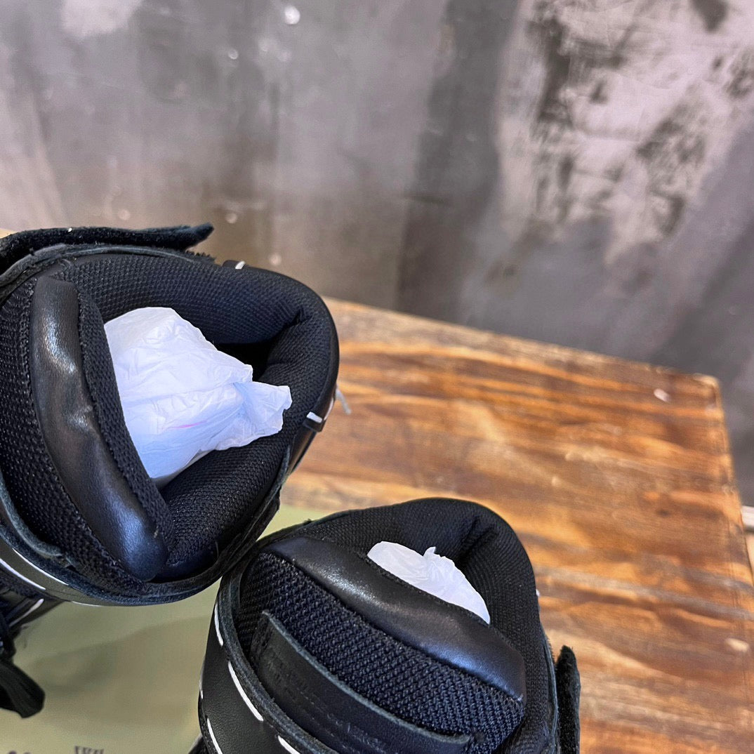 Off-White Sneakers