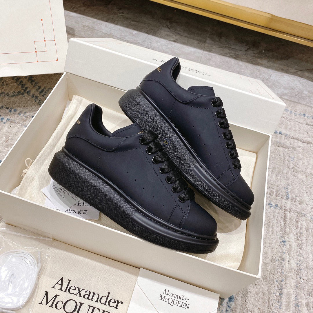 Sneakers & Shoes