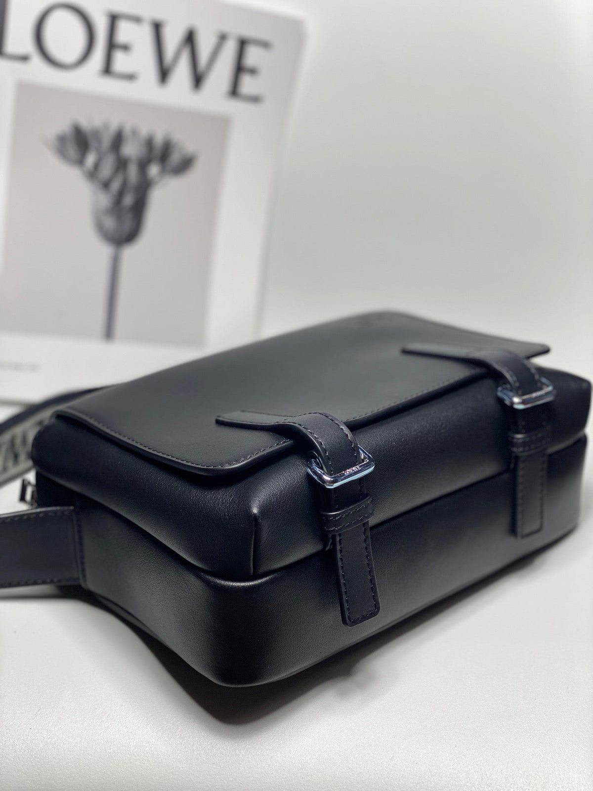 LO Messenger Bag