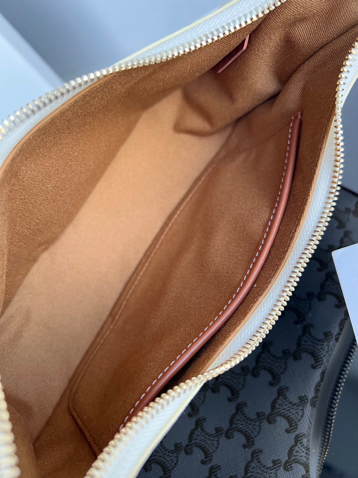 CEL Triomphe Hobo