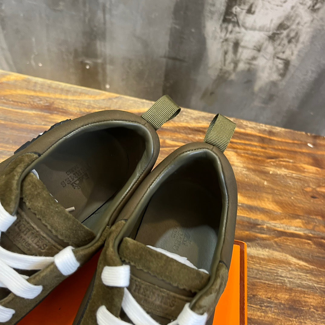 HERM Sneakers