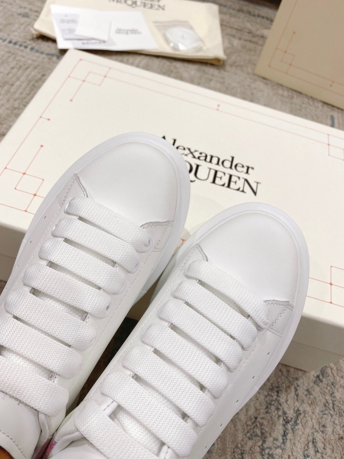 Sneakers & Shoes