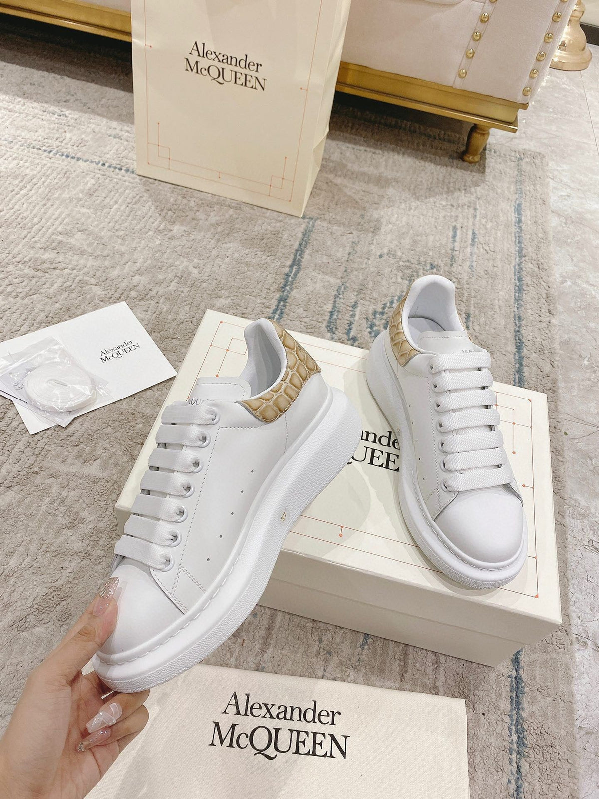 Sneakers & Shoes