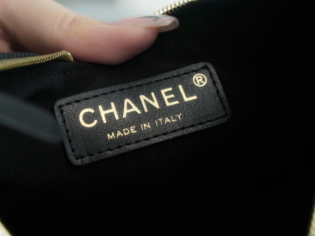 CHA 23p Hobo Bag