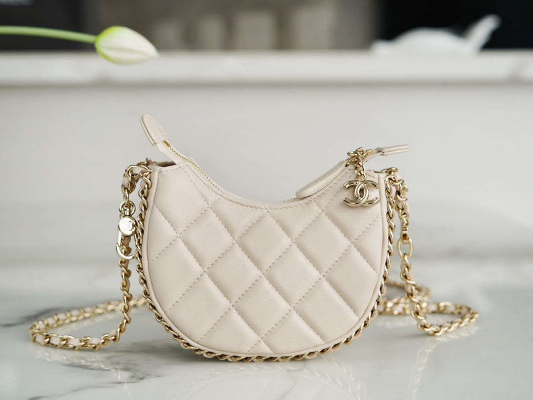 CHA 23p Hobo Bag (small)
