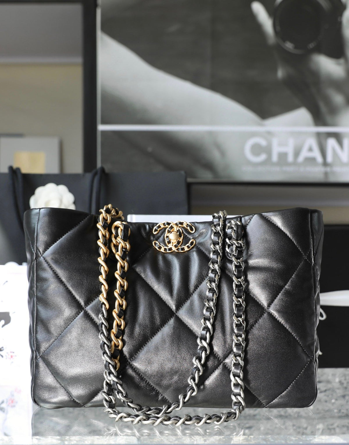 CHA 22K 19Shopping Bag
