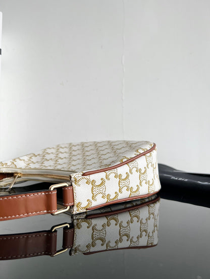 CEL Triomphe Hobo