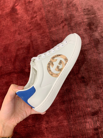 Sneakers & Shoes