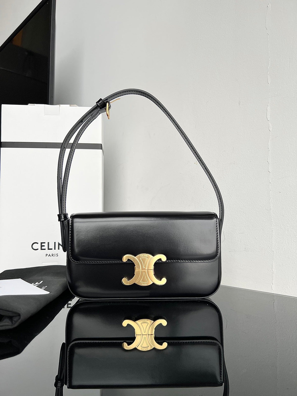 CEL Triomphe Hobo