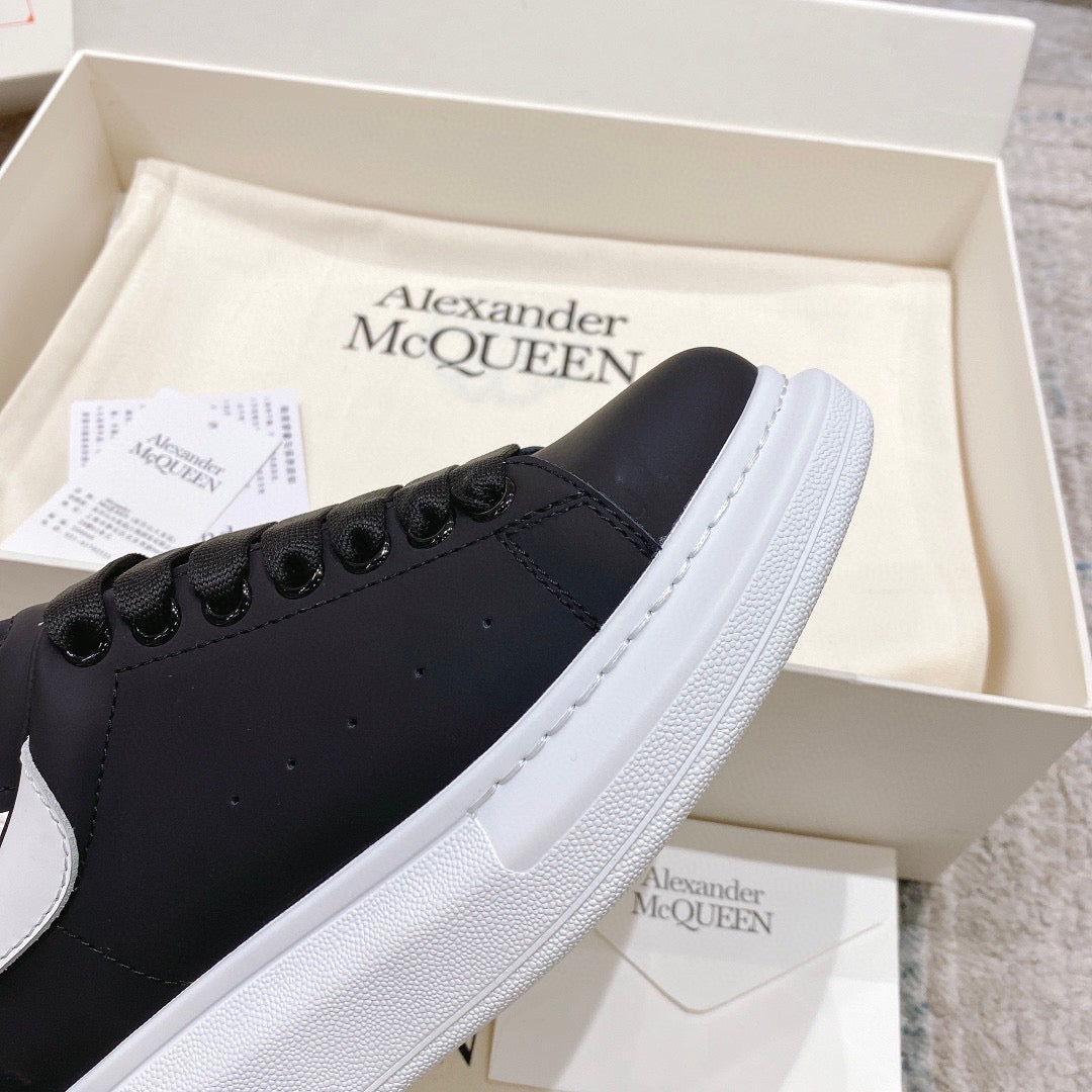 Sneakers & Shoes