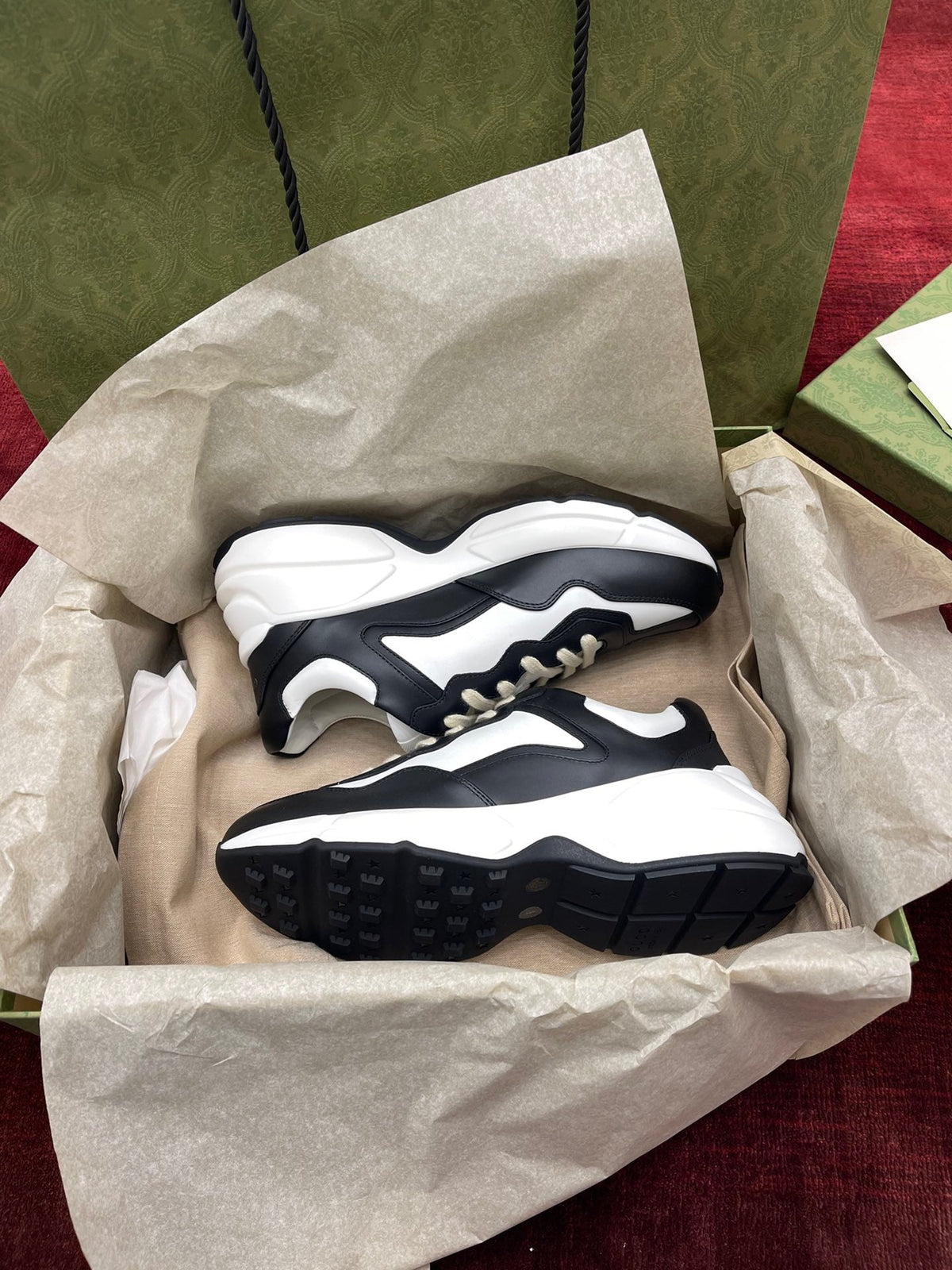 Sneakers & Shoes