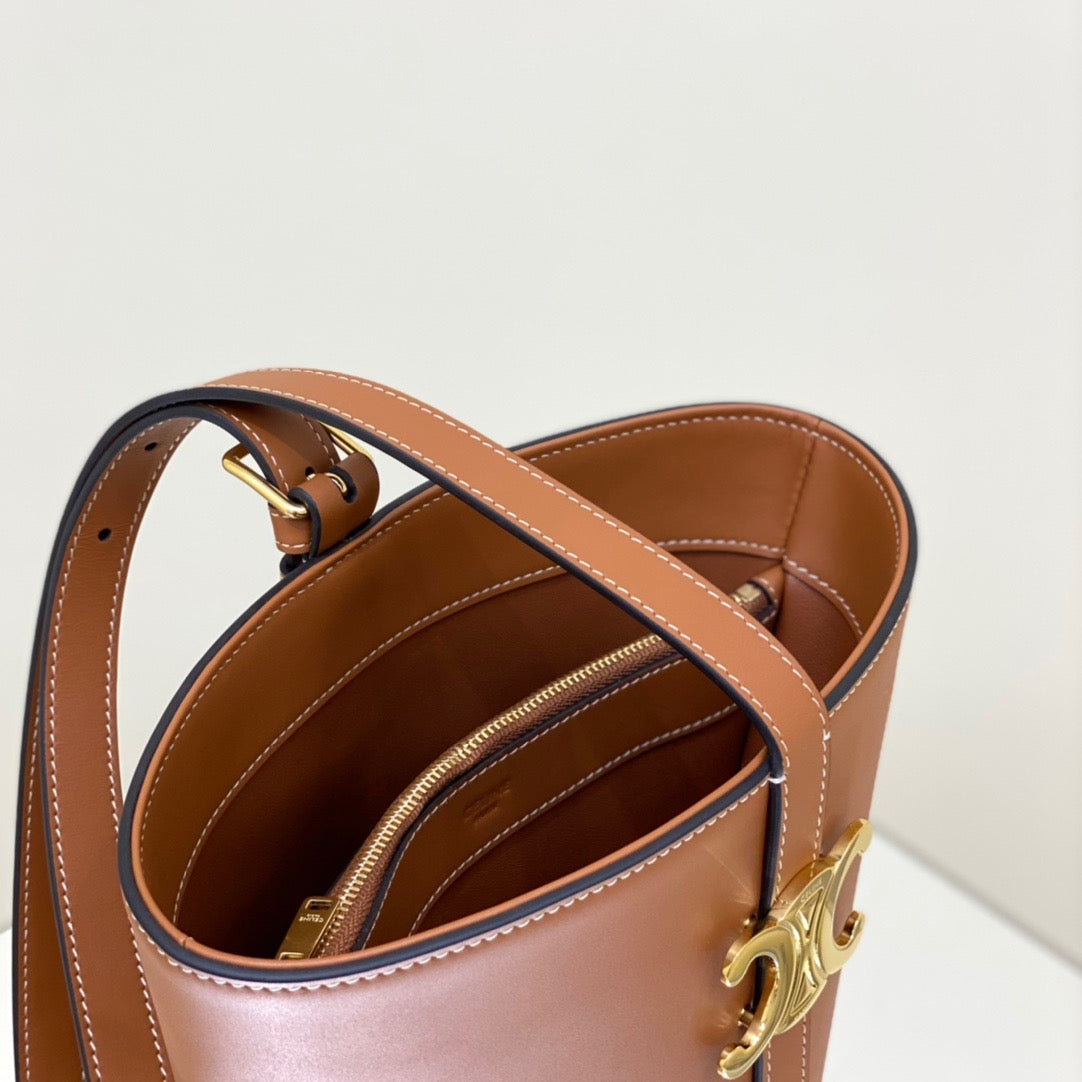 CEL Triomphe Bucket