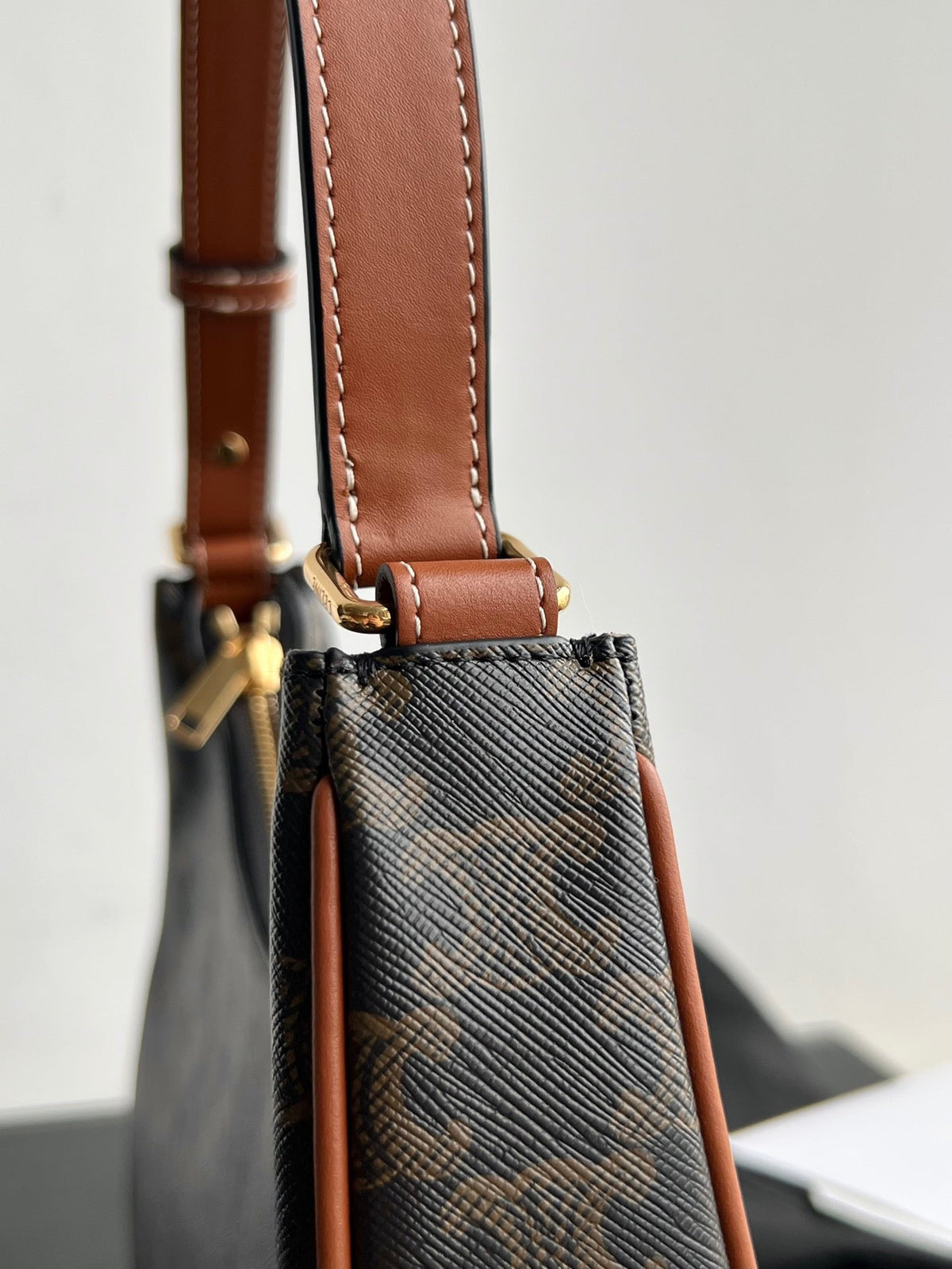 CEL Triomphe Hobo