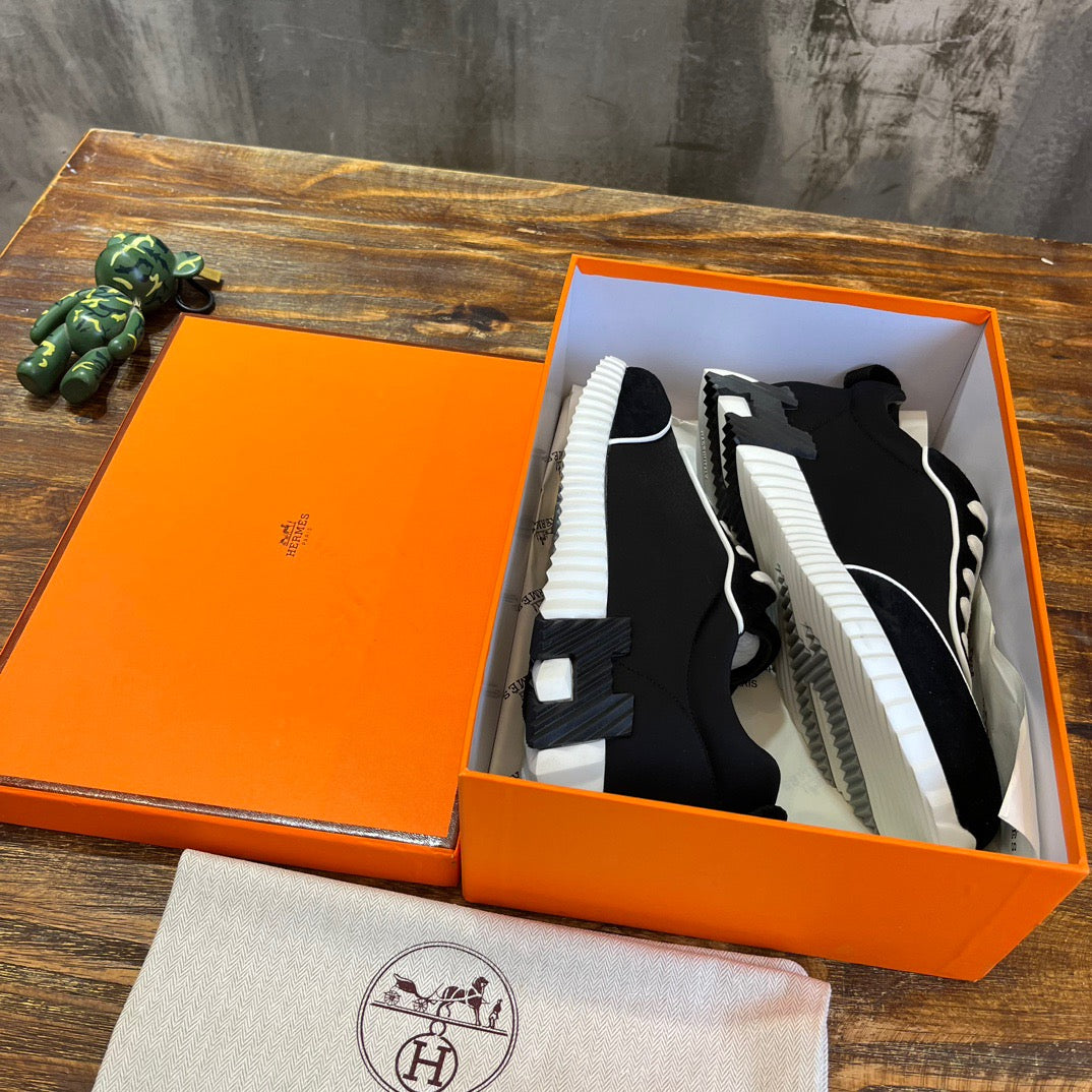 HERM Sneakers