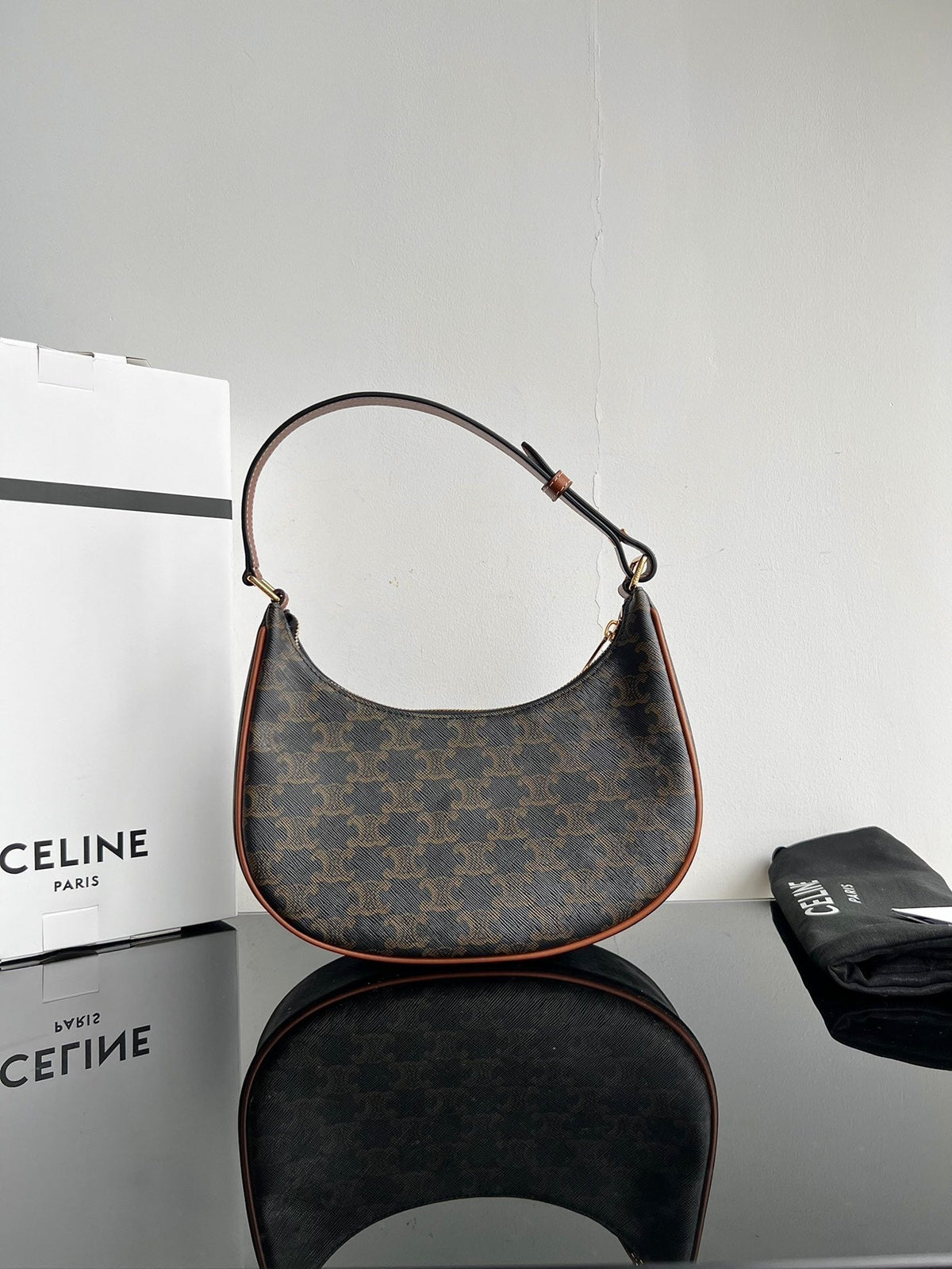 CEL Triomphe Hobo