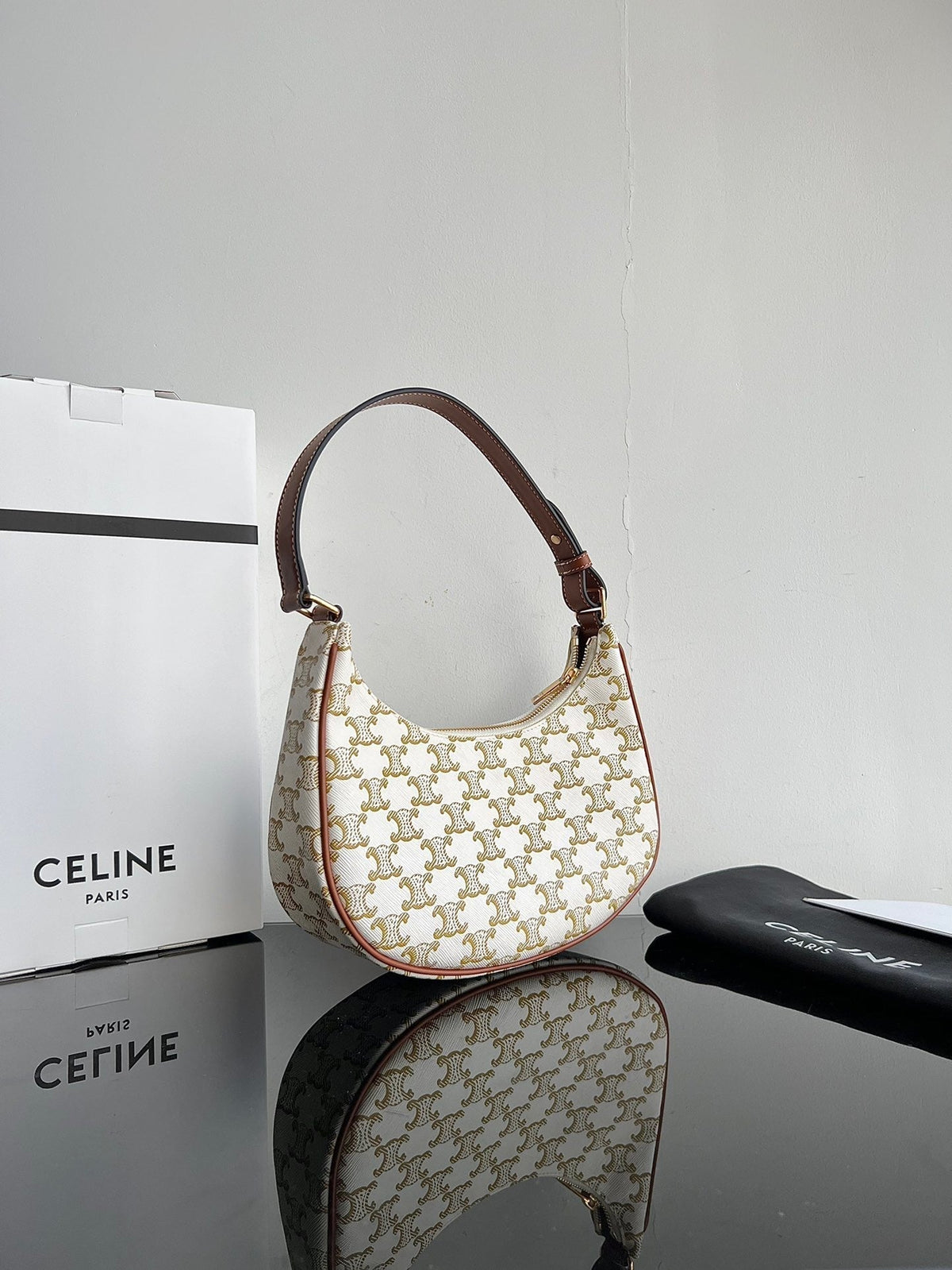 CEL Triomphe Hobo