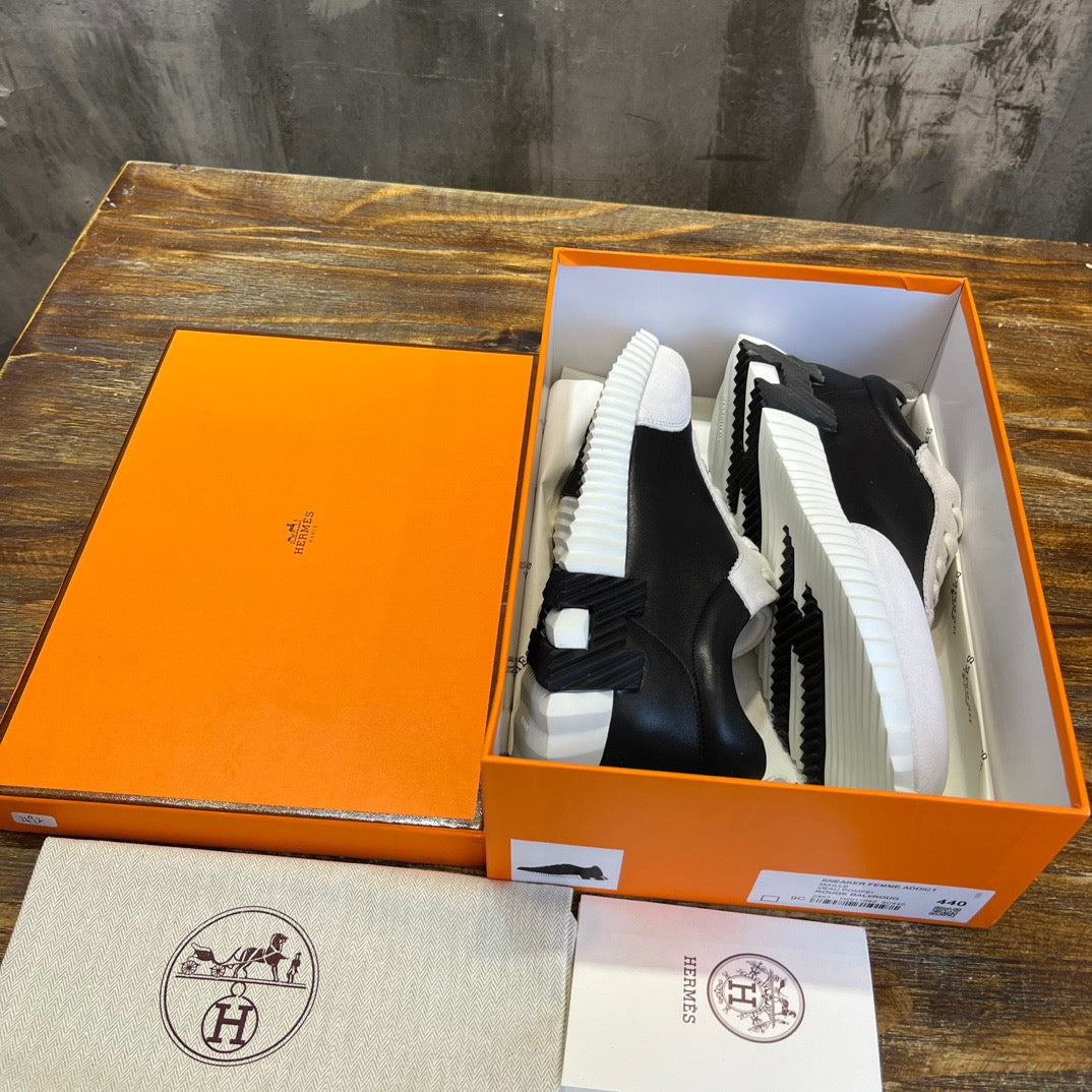 HERM Sneakers