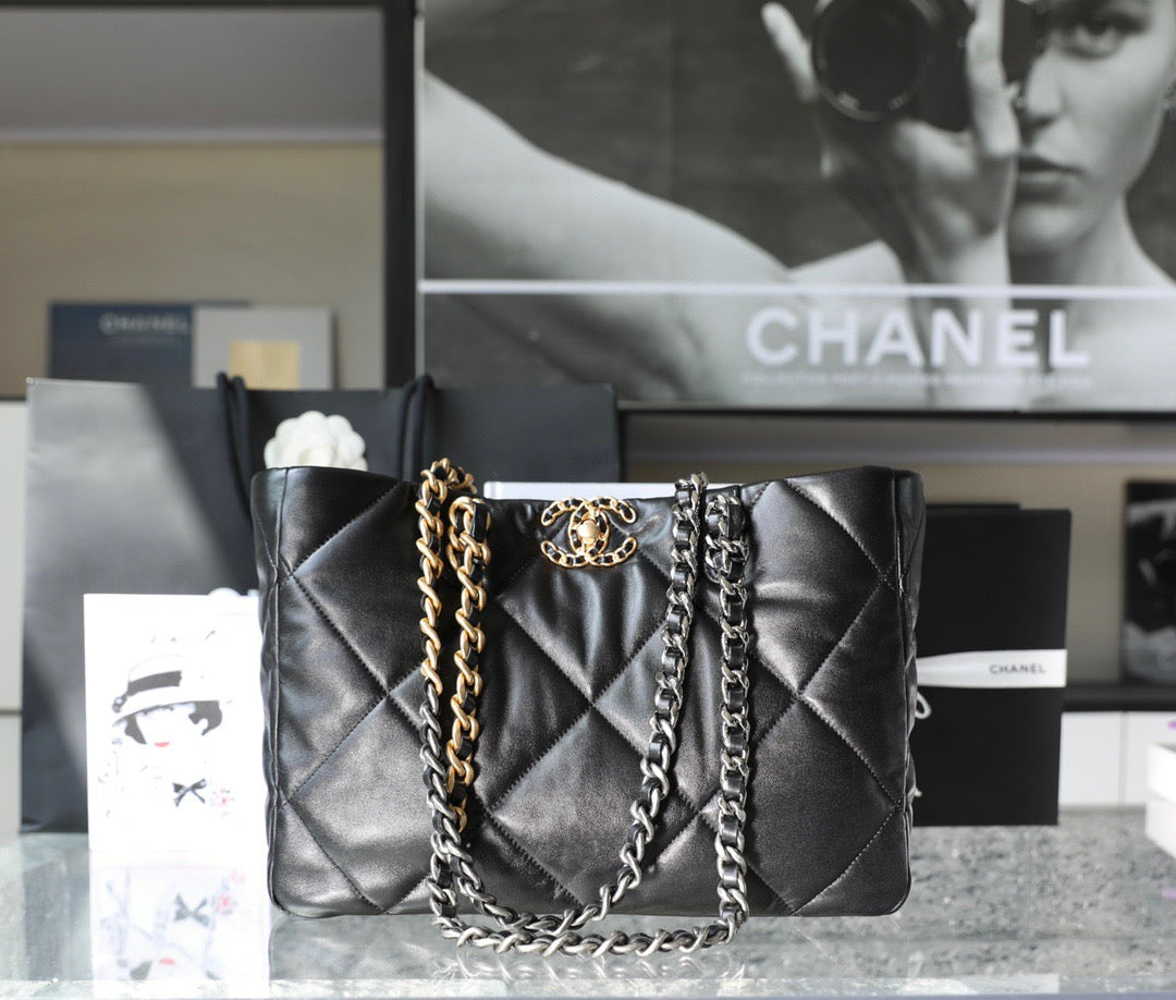 CHA 22K 19Shopping Bag