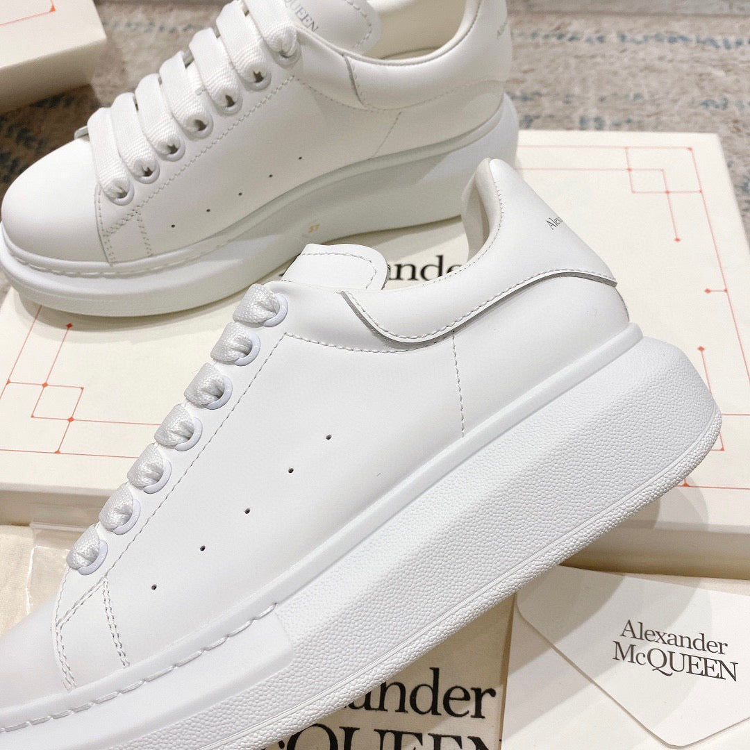 Sneakers & Shoes