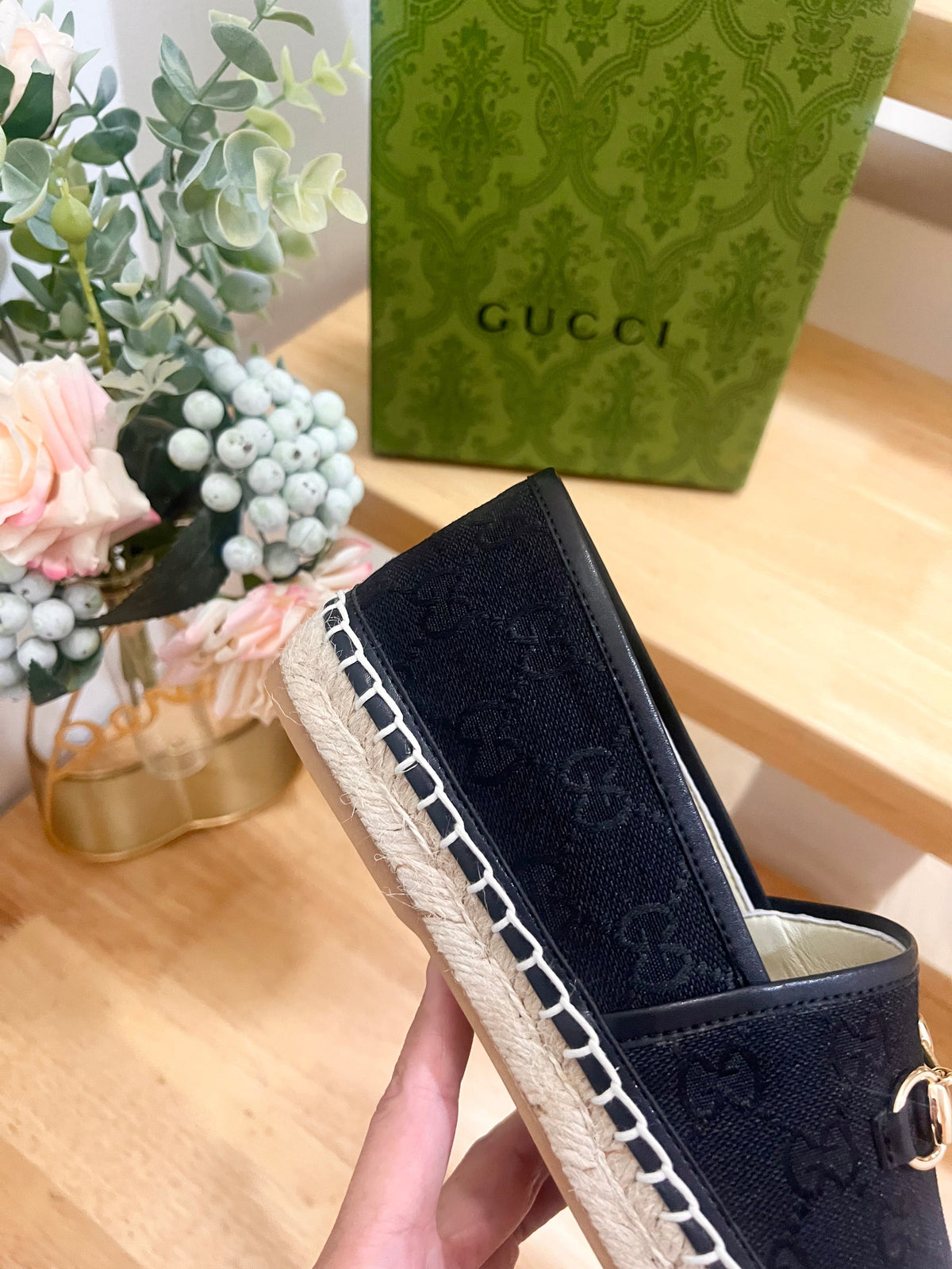 WOMEN'S ESPADRILLE WITH HORSEBIT IN BLACK CANVAS