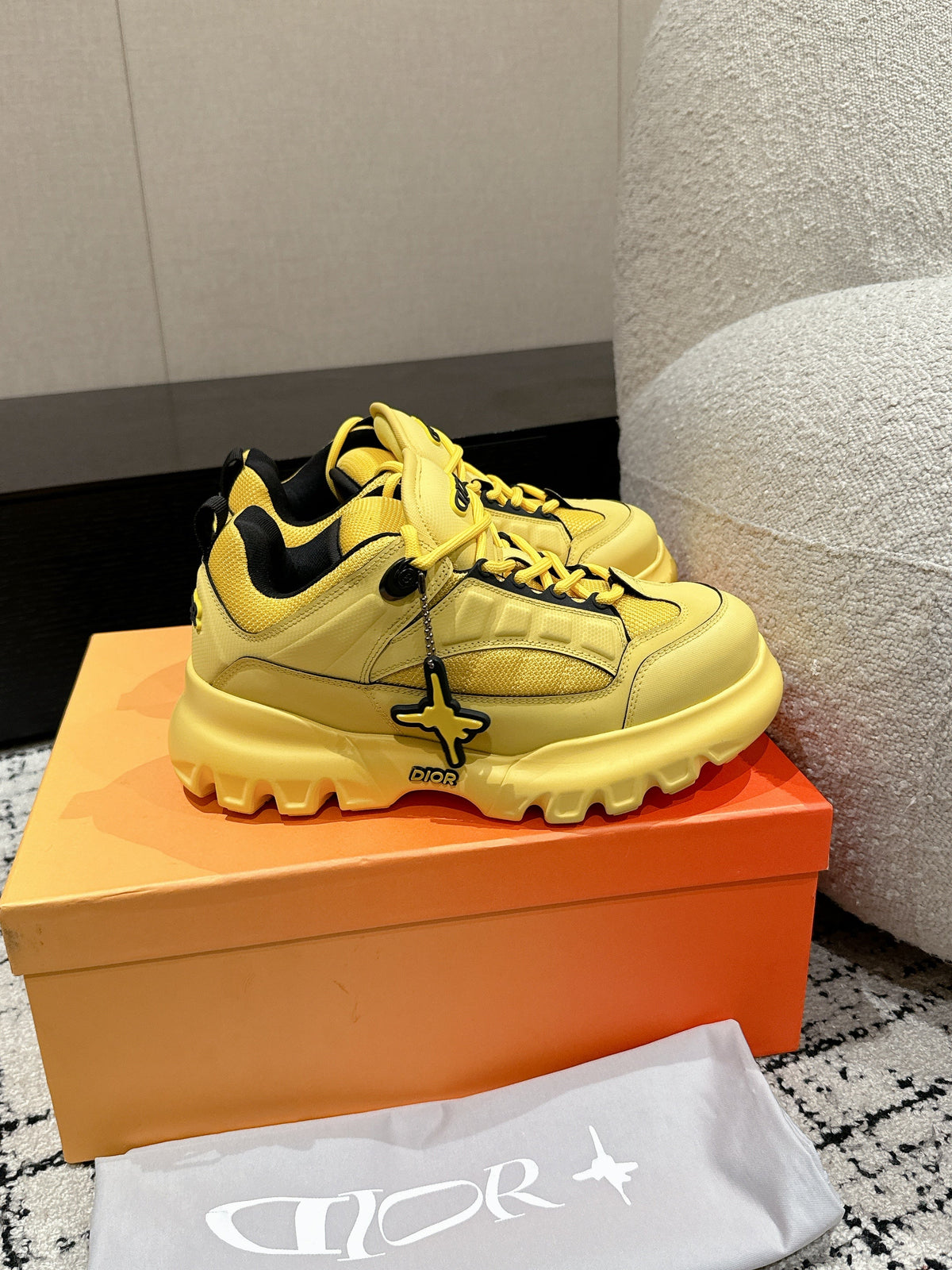 SNEAKER IN LEMON YELLOW CALFSKIN AND BREATHABLE MESH 175309