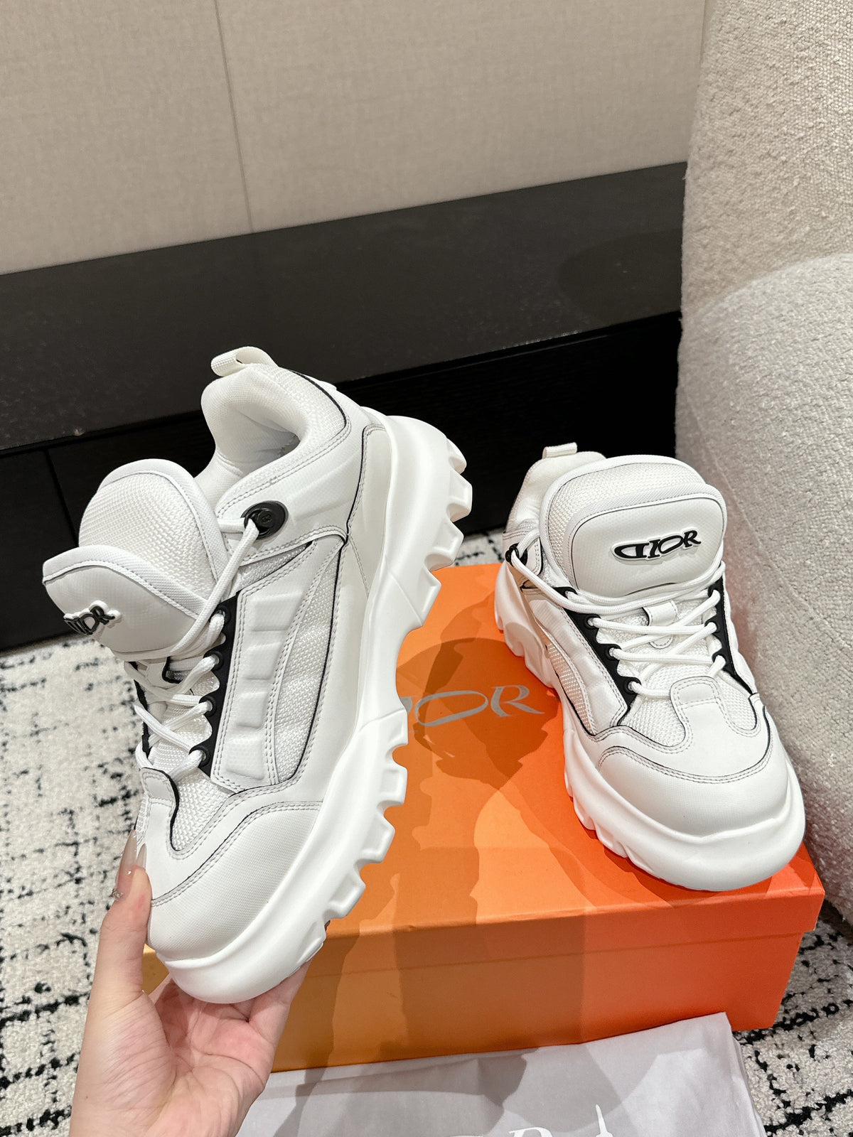 SNEAKER IN WHITE CALFSKIN AND BREATHABLE MESH 175310