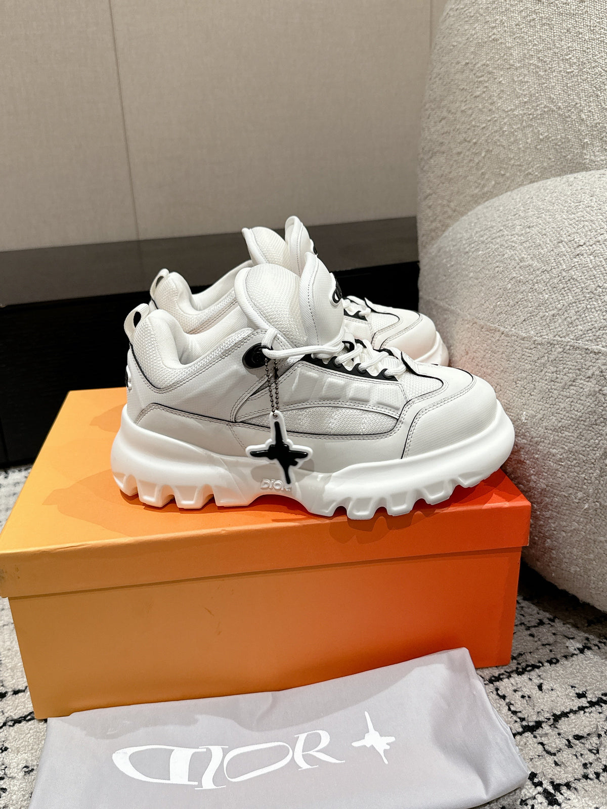 SNEAKER IN WHITE CALFSKIN AND BREATHABLE MESH 175310