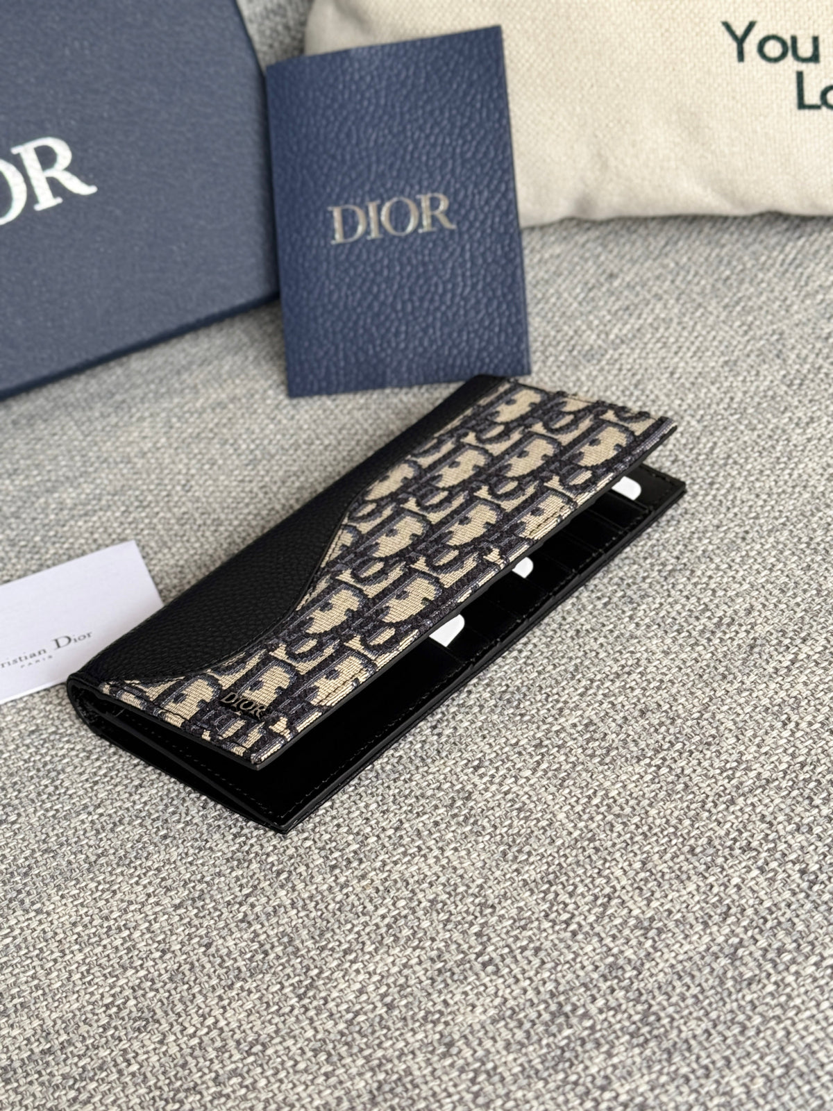 VERTICAL BIFOLD WALLET 19 IN BLACK GRAINED CALFSKIN MIX BLUE MONOGRAM OBLIQUE JACQUARD