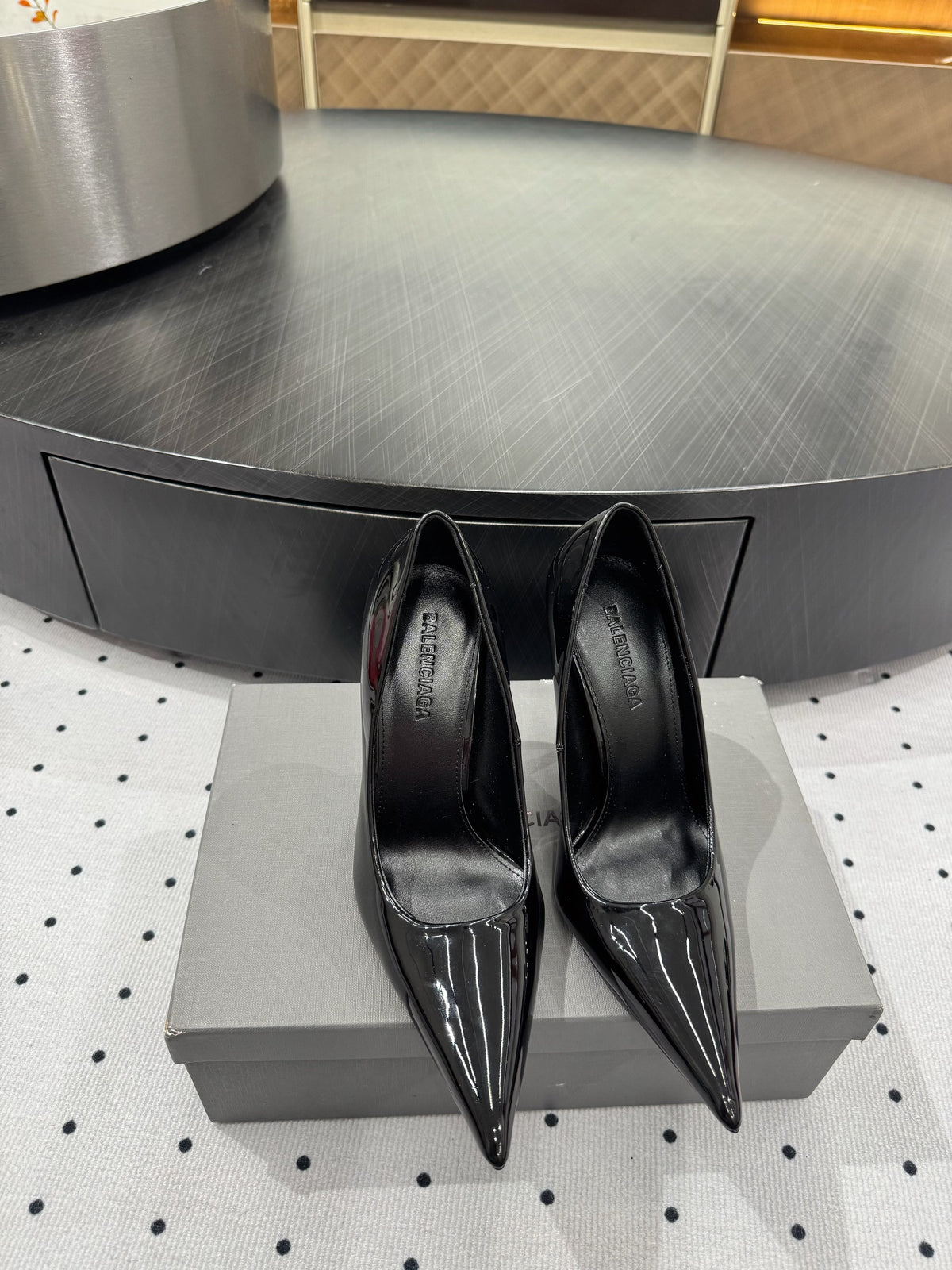 AVENUE 105MM PUMP IN BLACK PATENT CALFSKIN