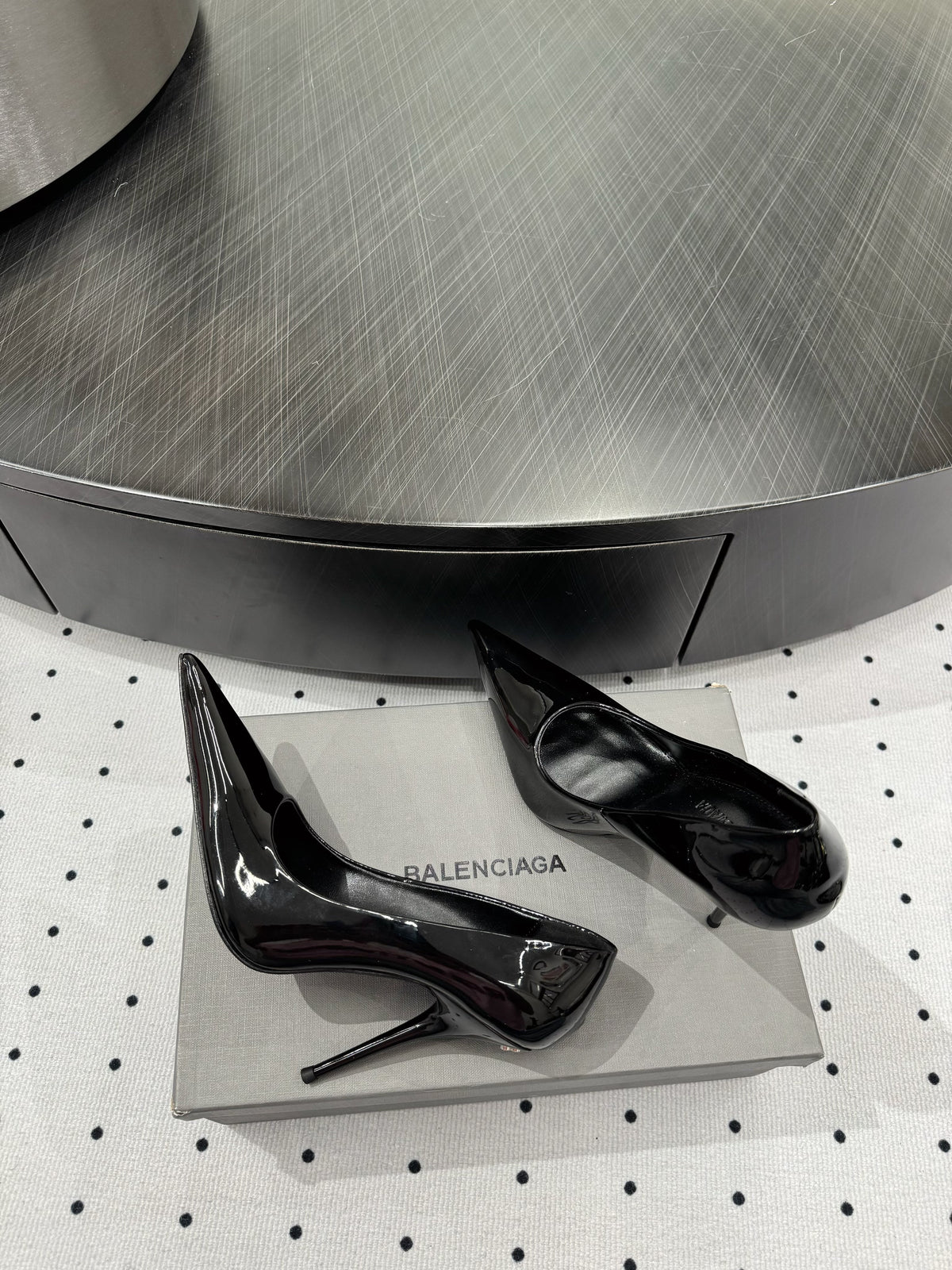 AVENUE 105MM PUMP IN BLACK PATENT CALFSKIN