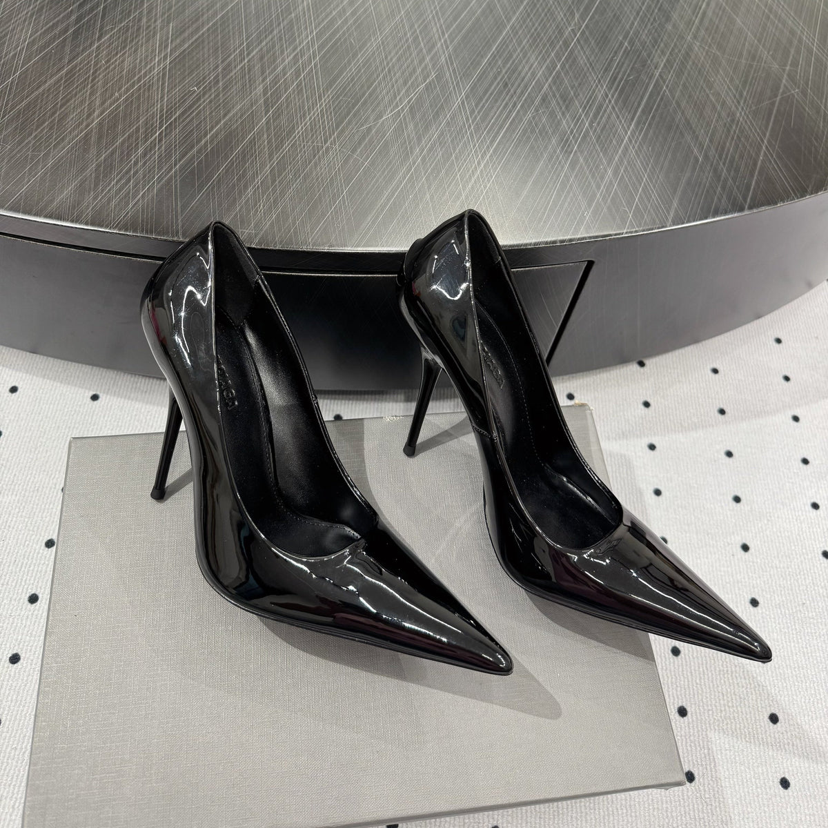 AVENUE 105MM PUMP IN BLACK PATENT CALFSKIN