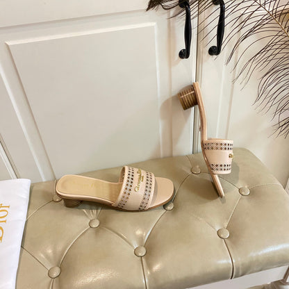 DWAY HEELED SLIDE IN CAMEL BEIGE CALFSKIN WITH GOLD LOGO