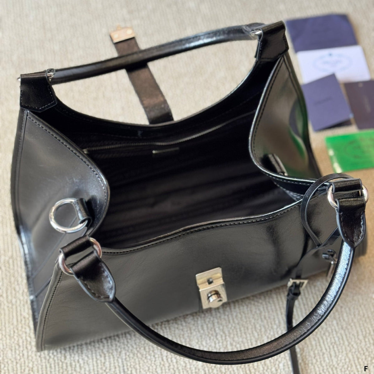 METAL CLASP TOTE BAG 35 IN BLACK SHINY SMOOTH CALFSKIN