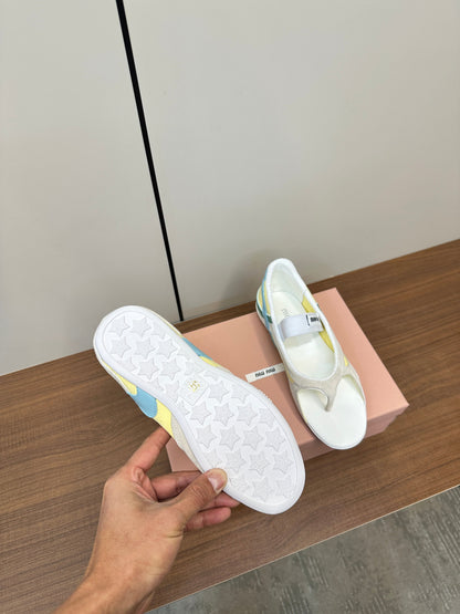 THONG SANDALS IN BEIGE SUEDE MIX YELLOW TECH FABRIC