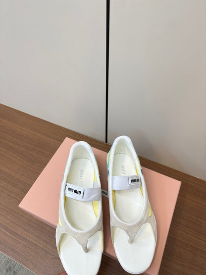 THONG SANDALS IN BEIGE SUEDE MIX YELLOW TECH FABRIC