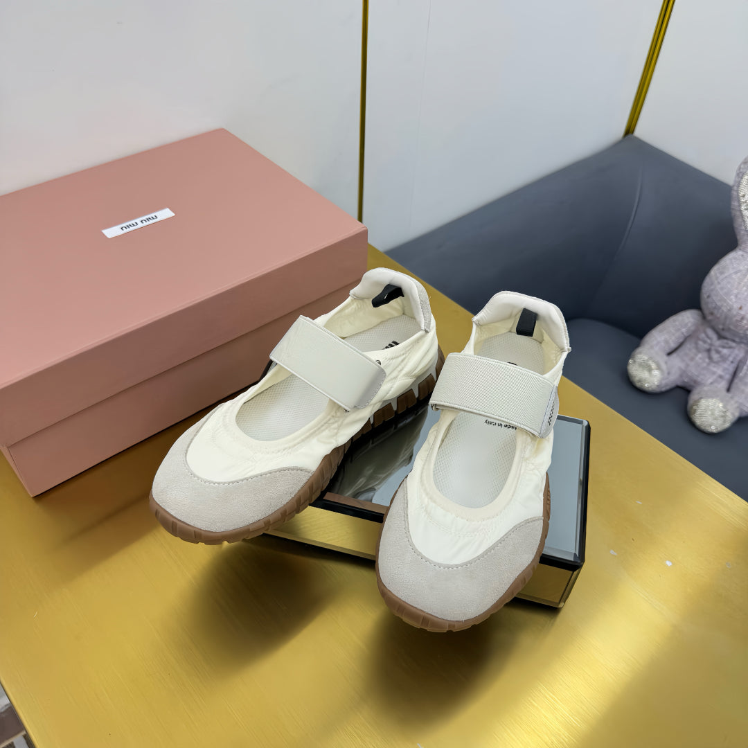 BALLERINAS SHOES IN OFF WHITE TYRE TECHNICAL FABRIC AND GREY SUEDE