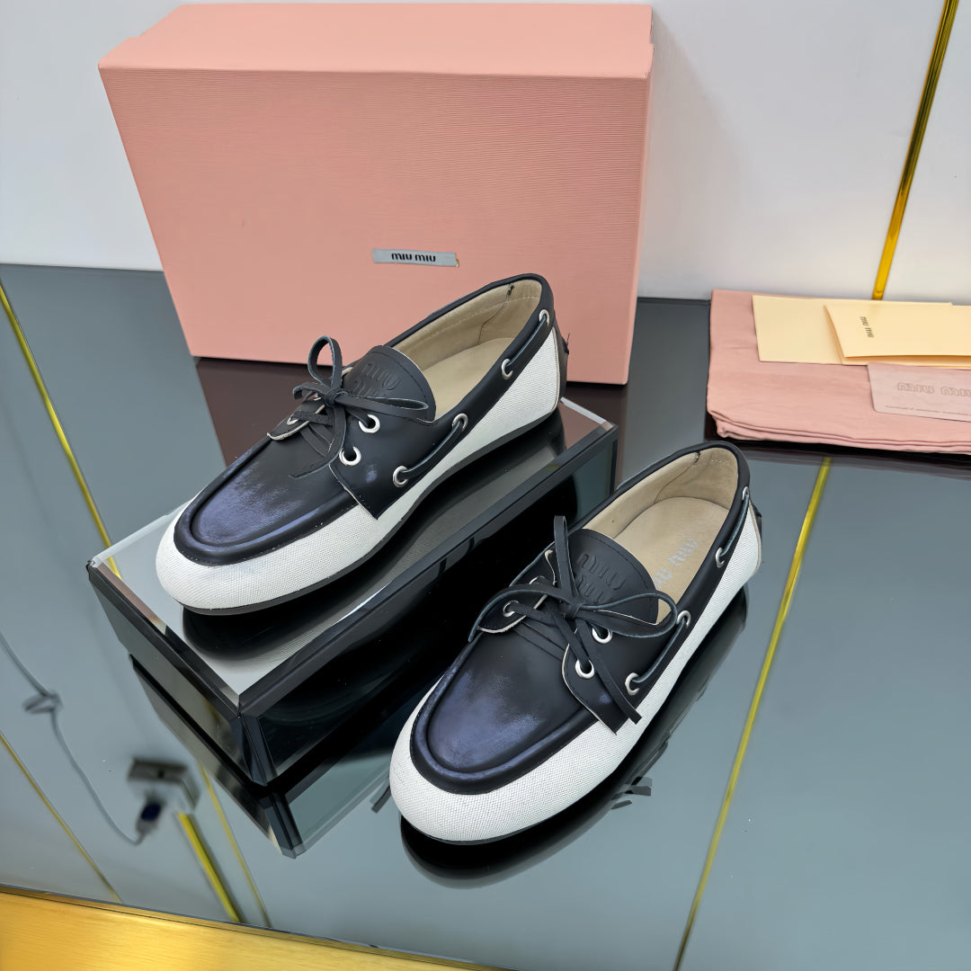 BOAT SHOES IN BLACK CALFSKIN AND WHITE CANVAS