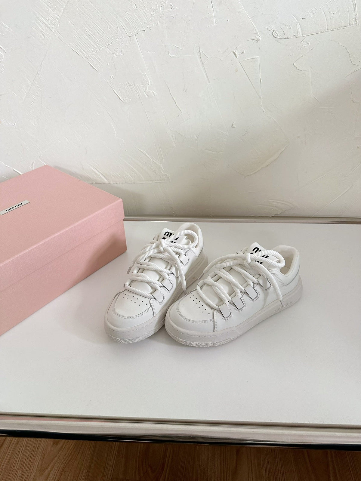 SNEAKERS SIMPLE DESIGN IN WHITE SHEEPSKIN