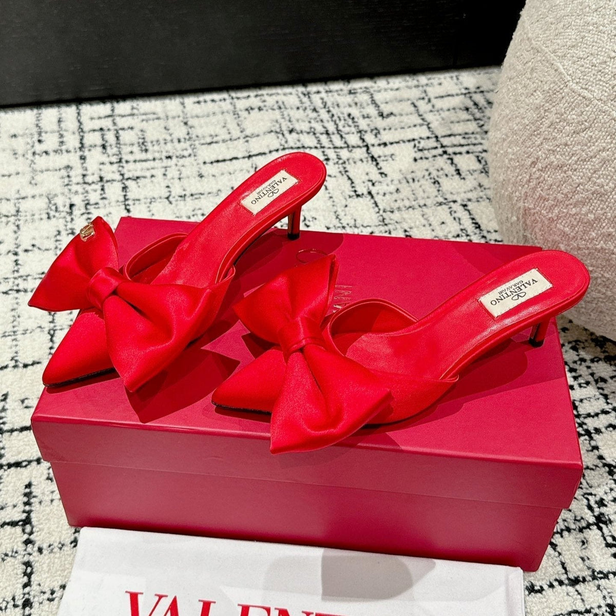 HIGH MULE IN CHERRY RED SILK