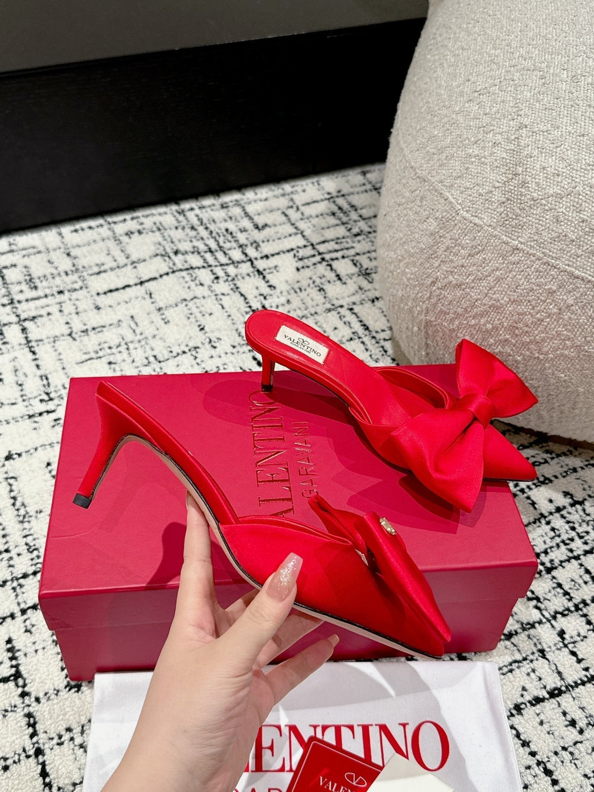 HIGH MULE IN CHERRY RED SILK