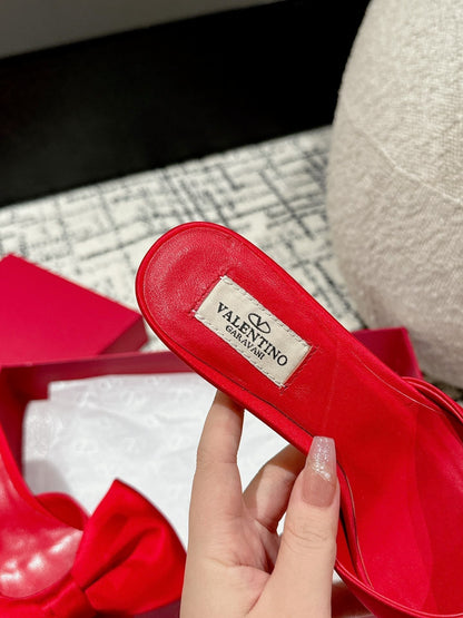 HIGH MULE IN CHERRY RED SILK